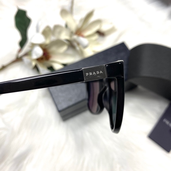 🕶😎 PRADA Sunglasses 😎🕶 - Picture 6 of 15